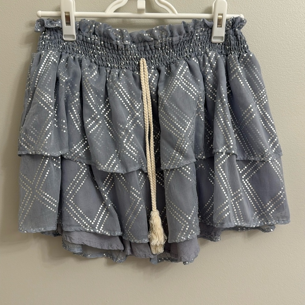 Adorable skirt with adjustable tie; size L; great condition